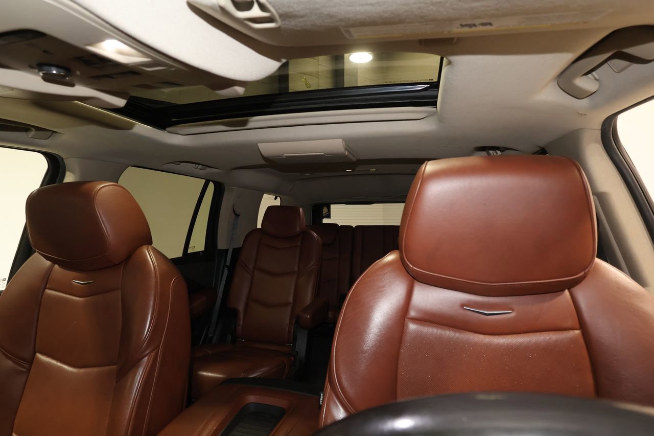 Used 2019 Cadillac Escalade Luxury AWD/4WD image 11