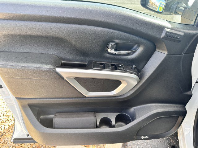 Used 2019 Nissan Titan PRO-4X w/ Pro-4x Convenience Package image 10