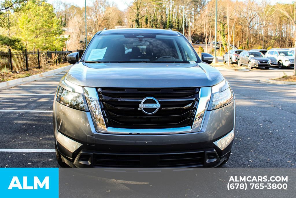 Used 2025 Nissan Pathfinder SV image 10