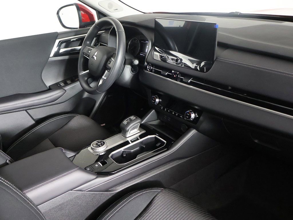 New 2026 Mitsubishi Outlander ES image 29