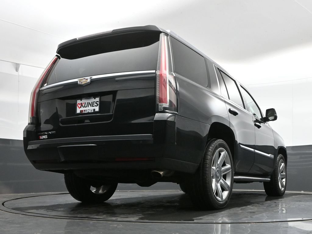 Used 2018 Cadillac Escalade Premium Luxury AWD/4WD image 40