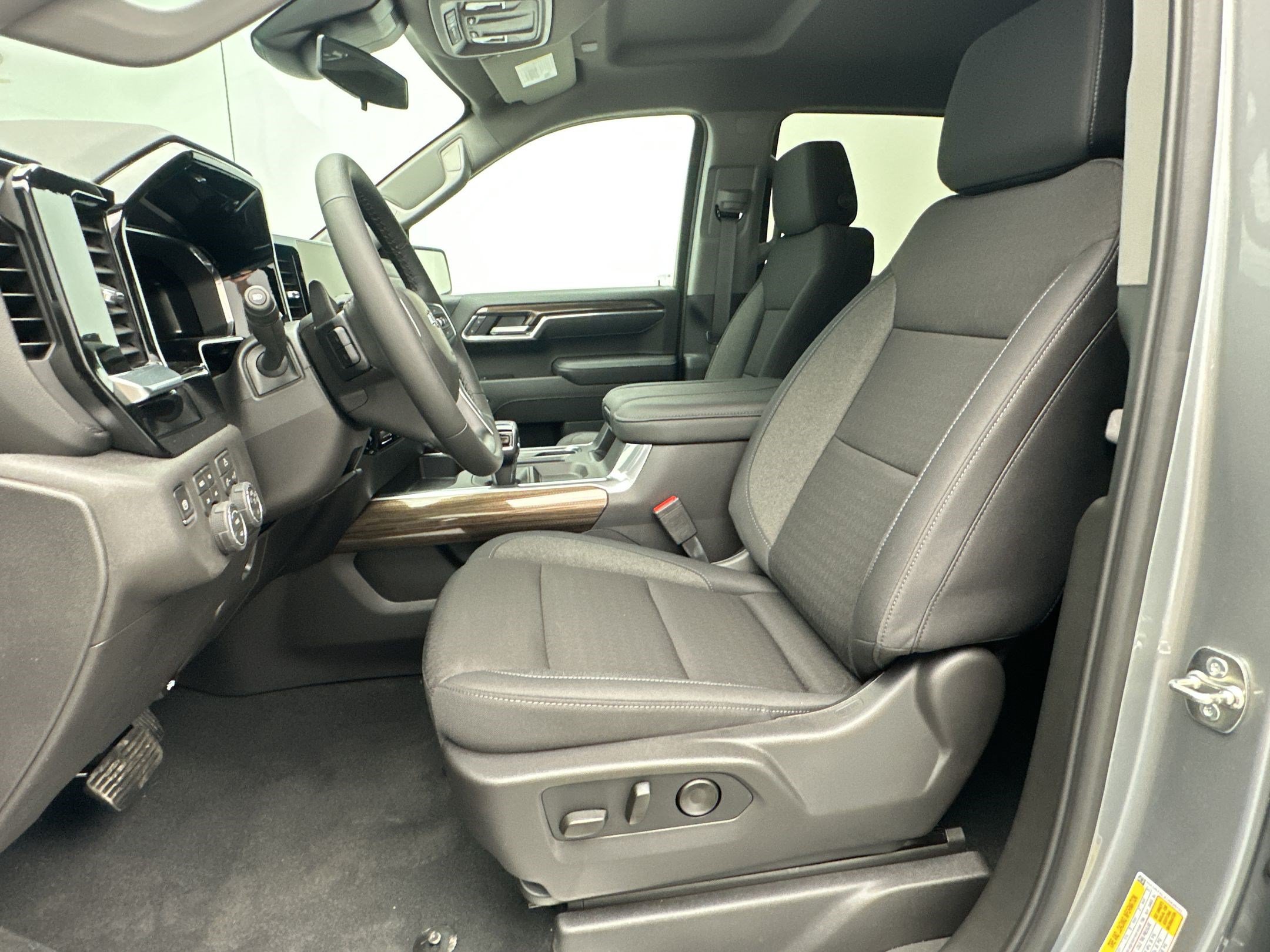 New 2026 Chevrolet Silverado 1500 LT Trail Boss w/ LPO, Dark Essentials Package AWD/4WD image 5