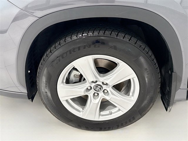Used 2022 Toyota Highlander LE image 26