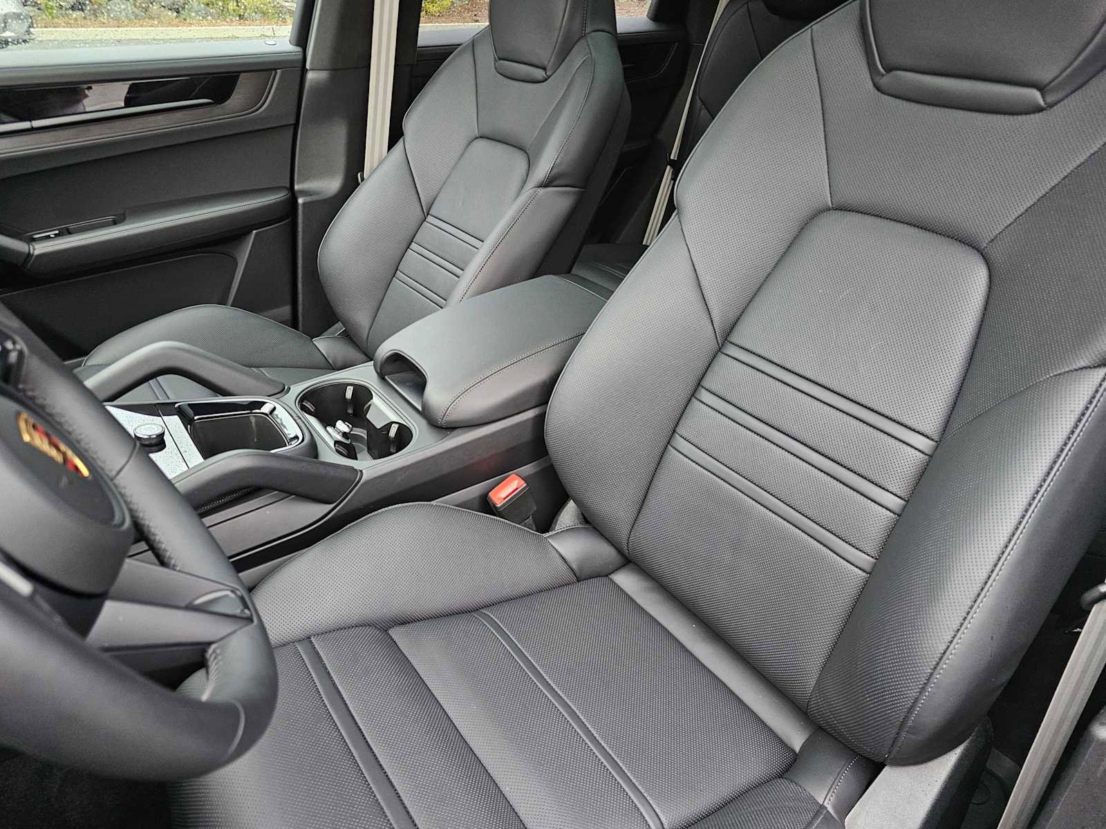 Used 2025 Porsche Cayenne GTS AWD/4WD image 21