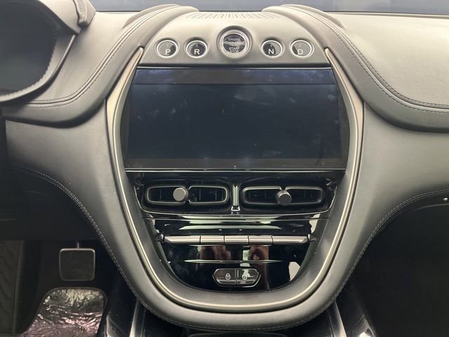 Used 2021 Aston Martin DBX image 16