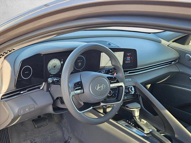 Used 2024 Hyundai Elantra SEL FWD image 10