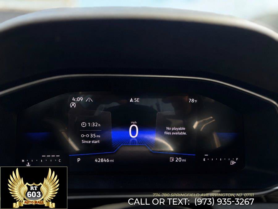 Used 2025 Volkswagen Jetta SE FWD image 14