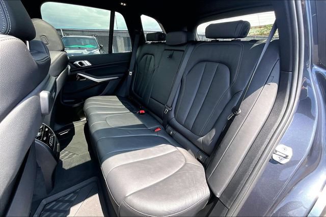 Used 2021 BMW X5 xDrive40i w/ M Sport Package AWD/4WD image 28
