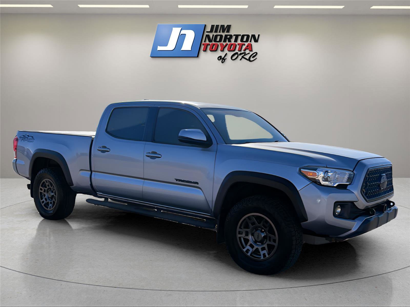 Used 2018 Toyota Tacoma TRD Off-Road image 3