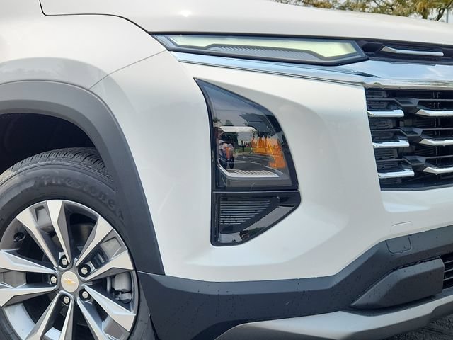New 2027 Chevrolet Equinox LT w/ LPO, Floor Liner Package FWD image 9