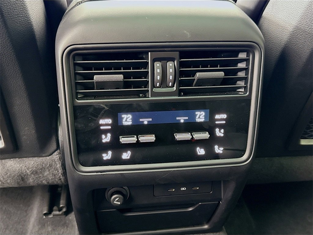 Certified 2025 Porsche Cayenne Coupe image 27