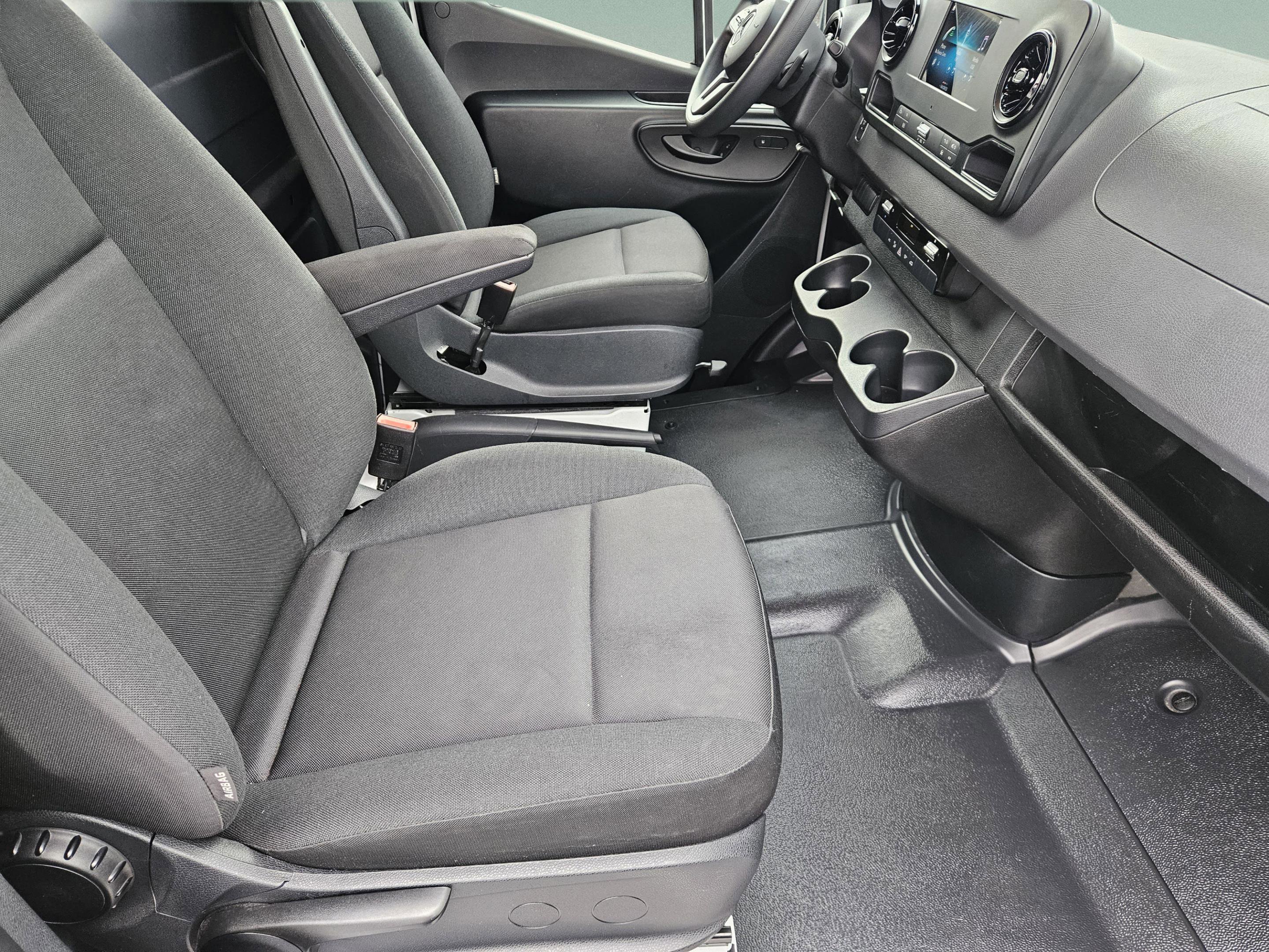 Used 2024 Mercedes-Benz Sprinter 3500 image 10