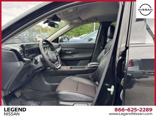 Used 2025 Nissan Kicks SR w/ Illumination Package AWD/4WD image 16