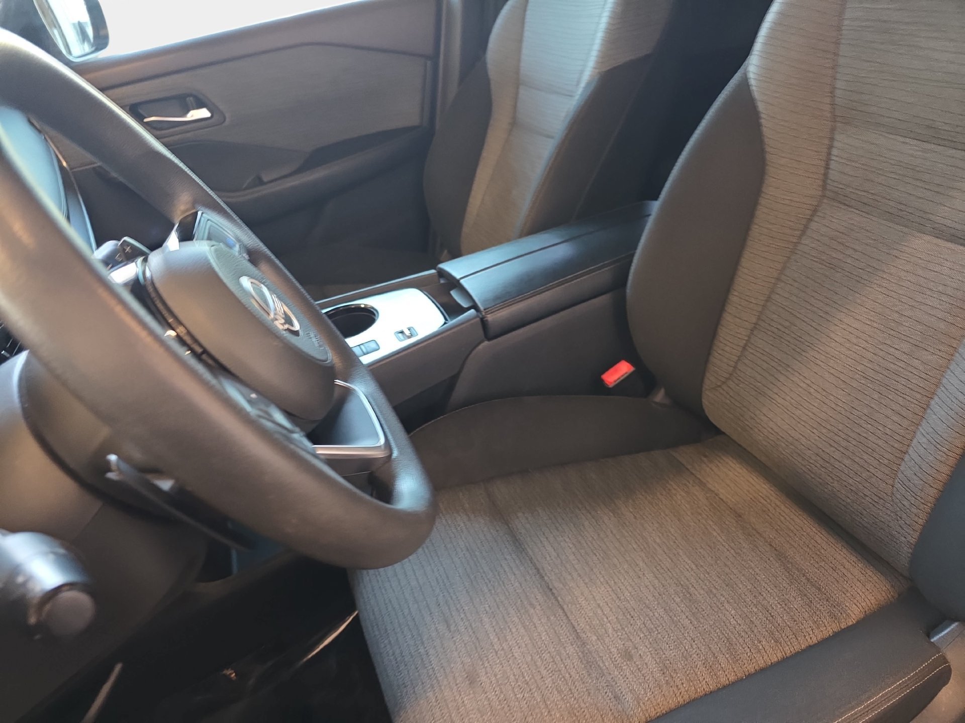 Used 2023 Nissan Rogue SV FWD image 13