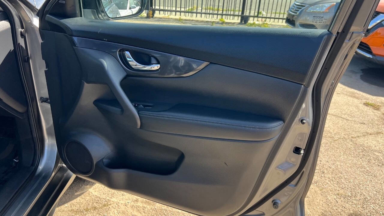 Used 2017 Nissan Rogue S image 25