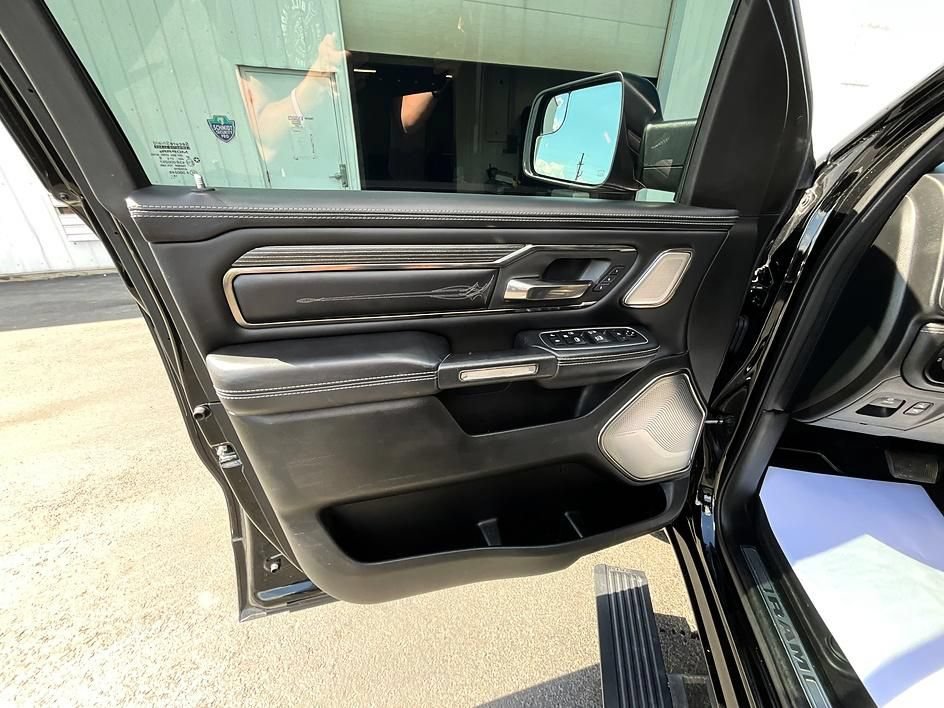 Used 2020 RAM 1500 Limited w/ Black Appearance Package AWD/4WD image 12