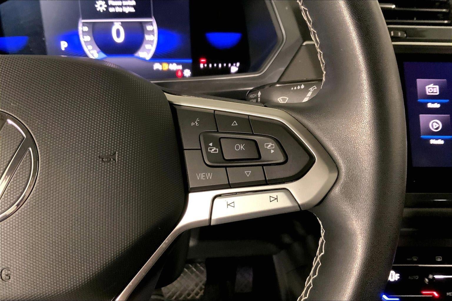 Used 2023 Volkswagen Tiguan SE w/ Panoramic Sunroof Package image 19