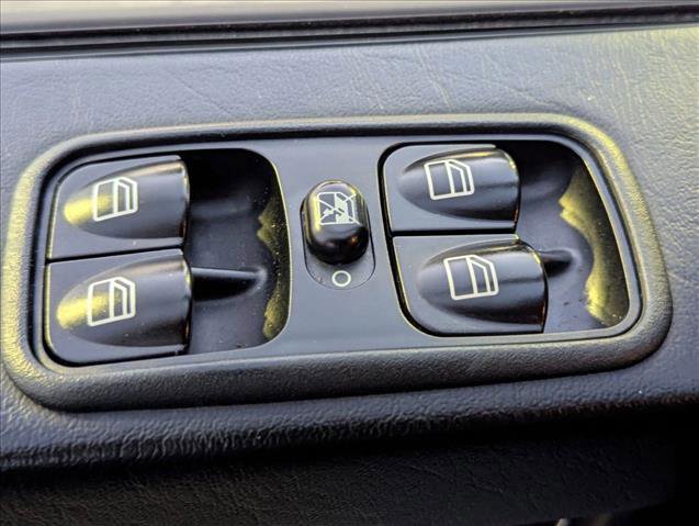 Used 2011 Mercedes-Benz G 550 image 12