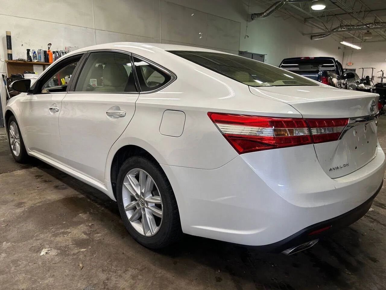 Used 2014 Toyota Avalon XLE image 3