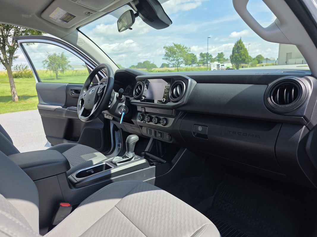 Used 2022 Toyota Tacoma SR w/ SX Package AWD/4WD image 17