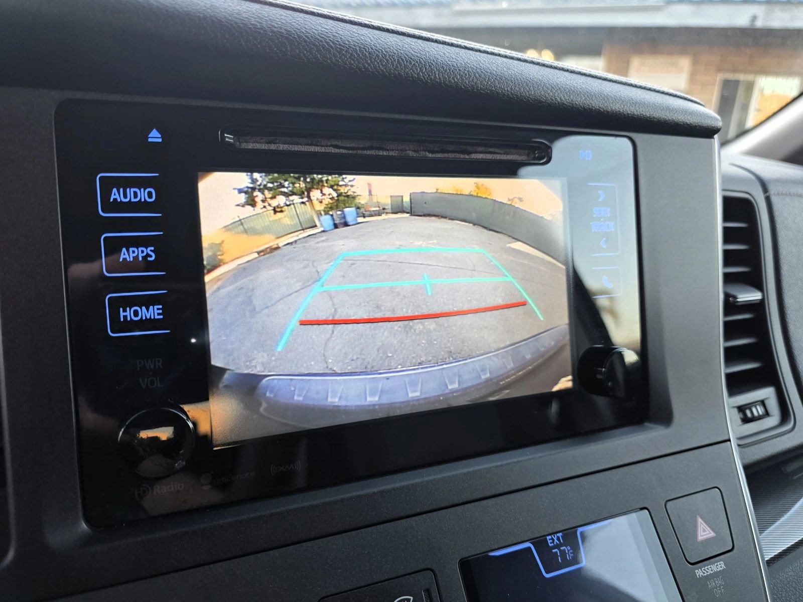 Used 2017 Toyota Sienna SE image 7