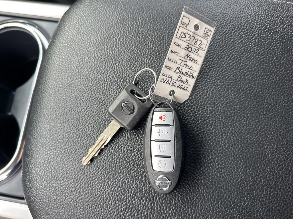 Used 2022 Nissan Titan SV w/ SV Convenience Package image 40