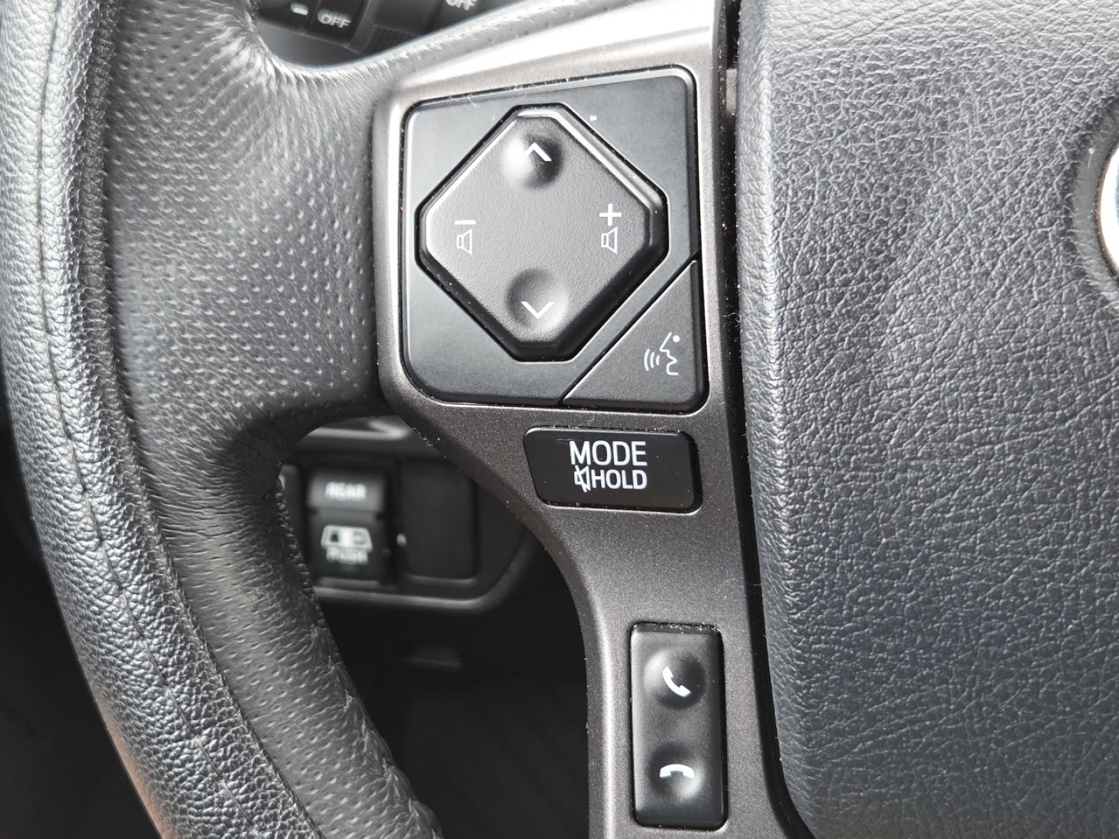 Used 2017 Toyota Tacoma TRD Sport AWD/4WD image 11