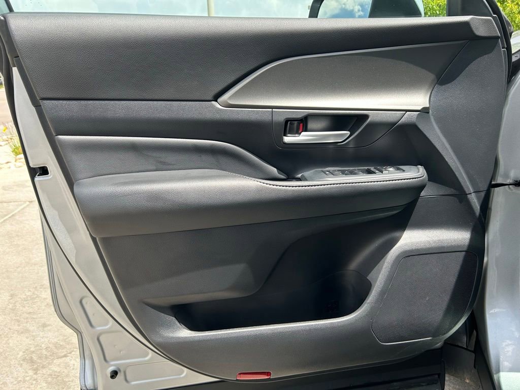 Used 2024 Toyota Grand Highlander AWD image 21
