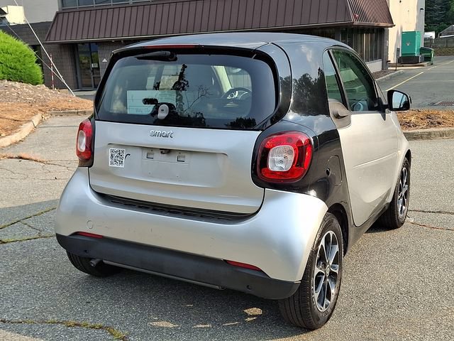 Used 2016 smart fortwo passion RWD image 10