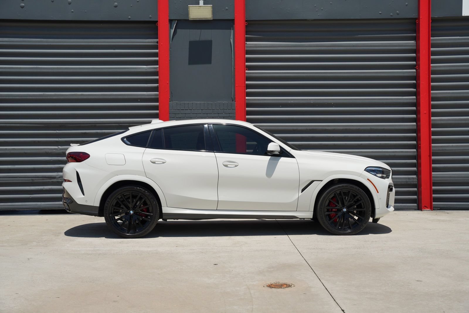 Used 2023 BMW X6 xDrive40i w/ M Sport Package AWD/4WD image 4
