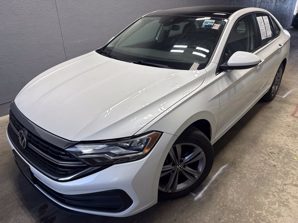 Used 2023 Volkswagen Jetta SE w/ Panoramic Sunroof Package FWD image 2