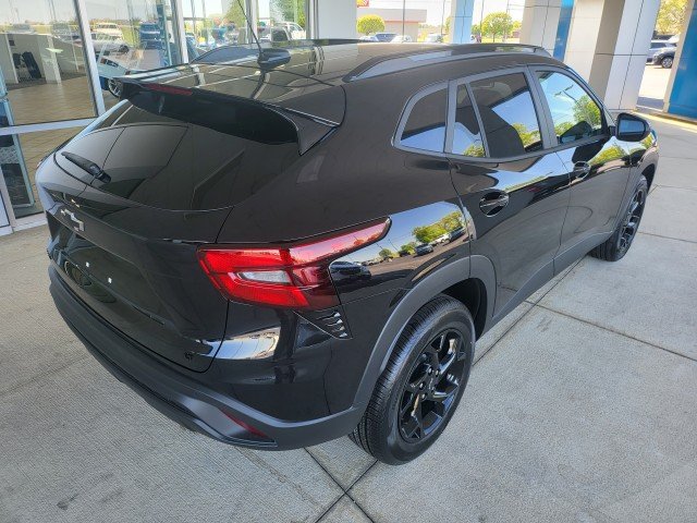New 2026 Chevrolet Trax LT w/ Sunroof Package FWD image 11