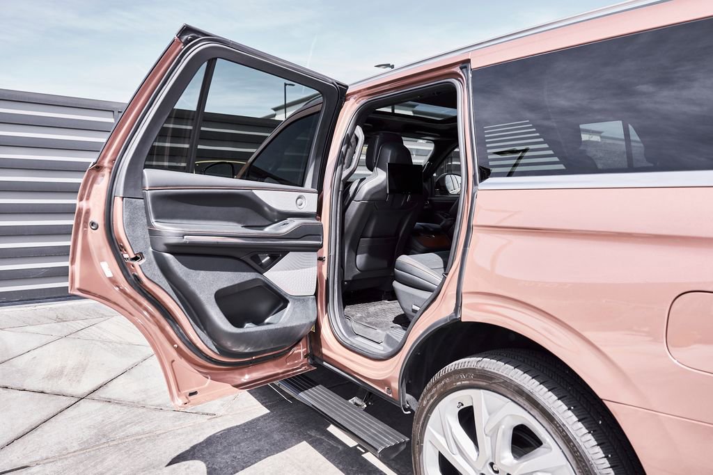 Used 2025 Lincoln Navigator Black Label AWD/4WD image 27
