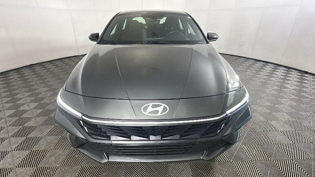 Used 2025 Hyundai Elantra SEL FWD image 8
