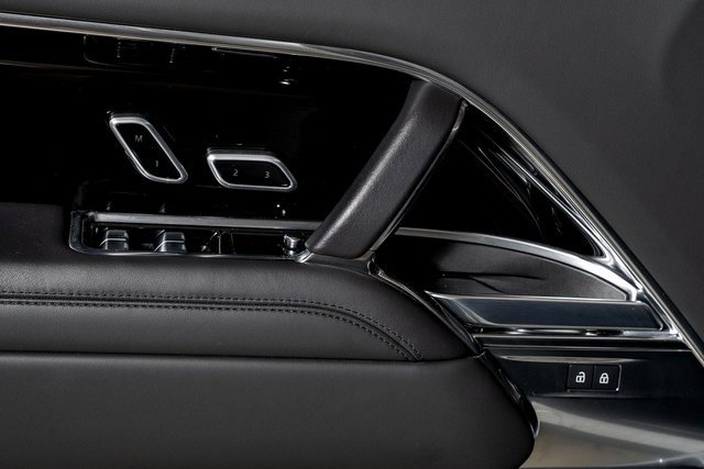 Used 2023 Land Rover Range Rover SE image 51
