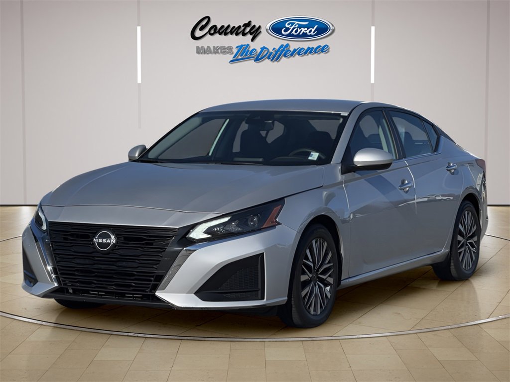 Used 2023 Nissan Altima 2.5 SV image 2