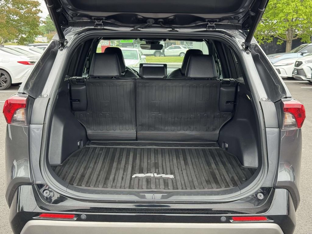 Used 2023 Toyota RAV4 XSE AWD/4WD image 15