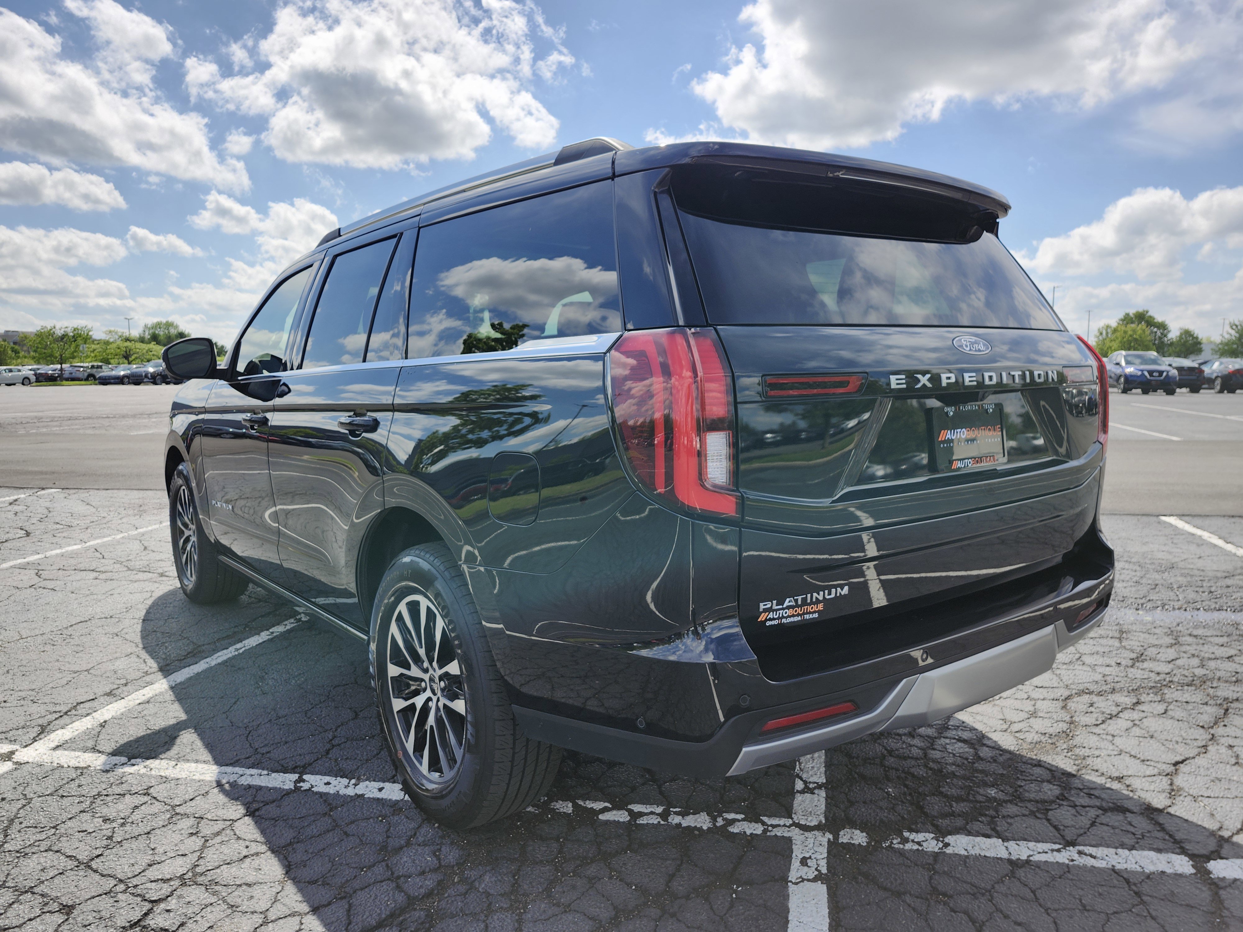 Used 2025 Ford Expedition Platinum AWD/4WD image 19