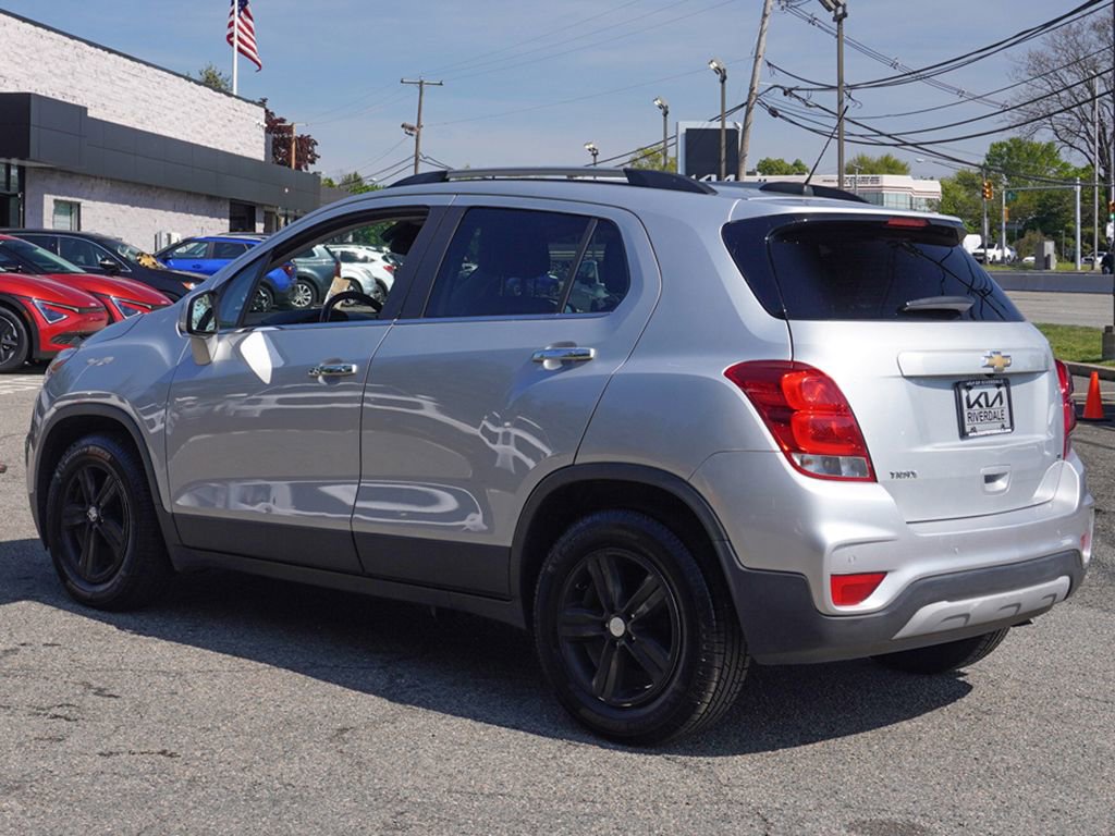 Used 2017 Chevrolet Trax LT w/ Sun & Sound Package FWD image 8
