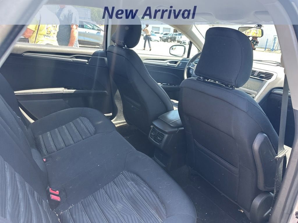 Used 2016 Ford Fusion SE FWD image 6