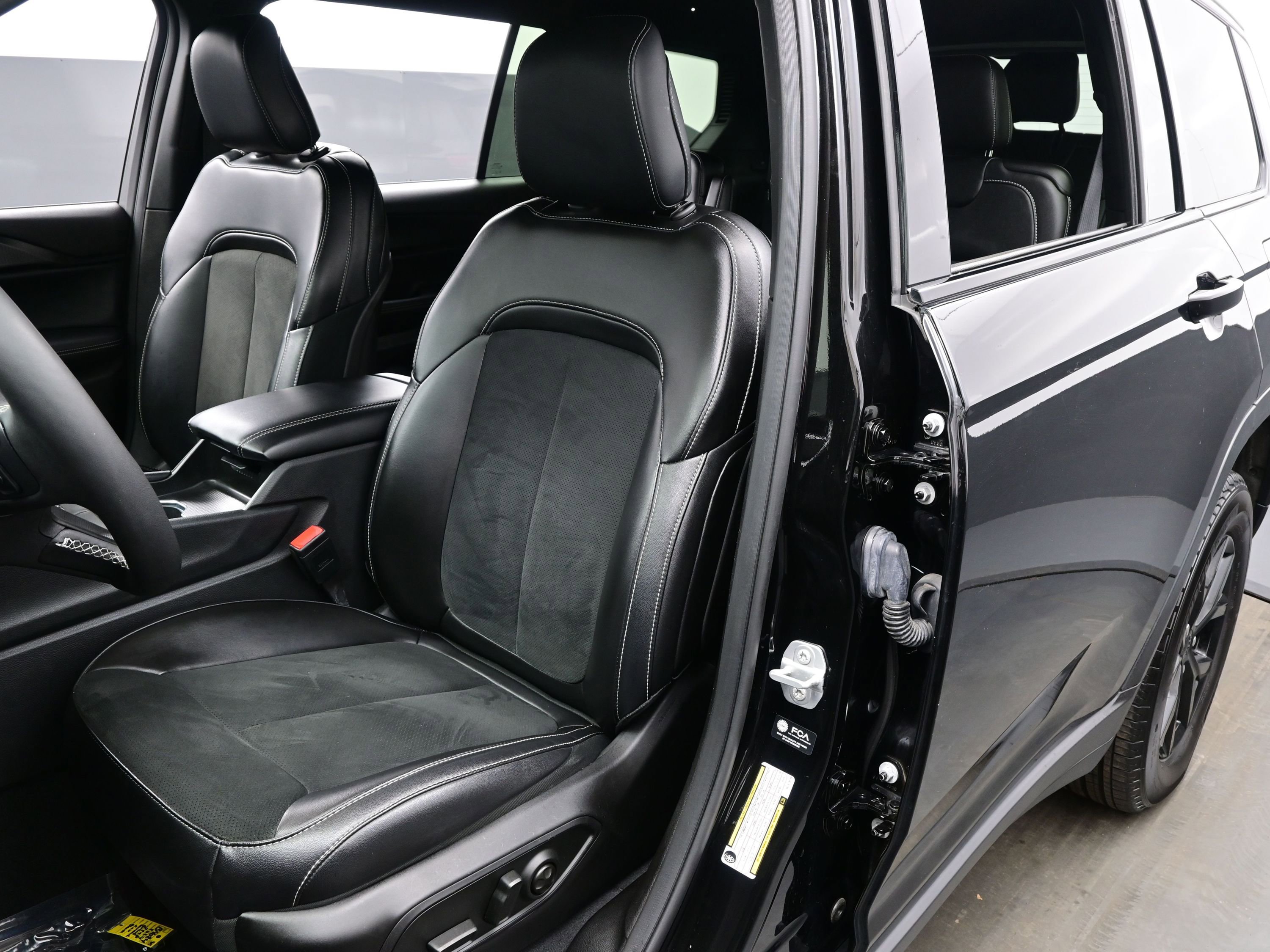 Used 2024 Jeep Grand Cherokee L Altitude image 12