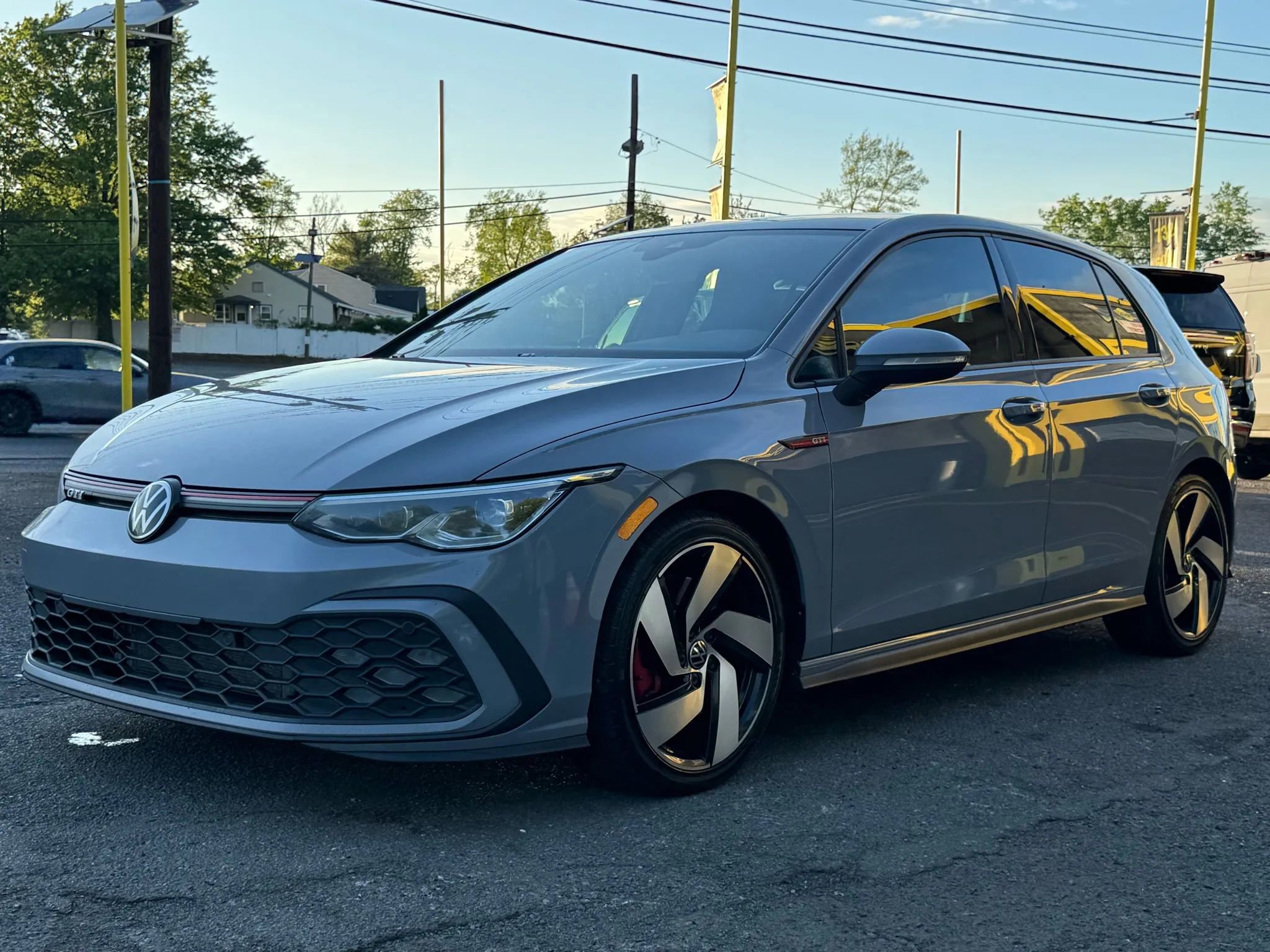 Used 2022 Volkswagen GTI SE image 3