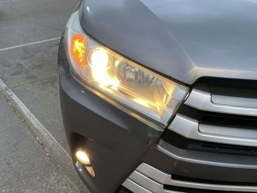 Used 2017 Toyota Highlander XLE image 15