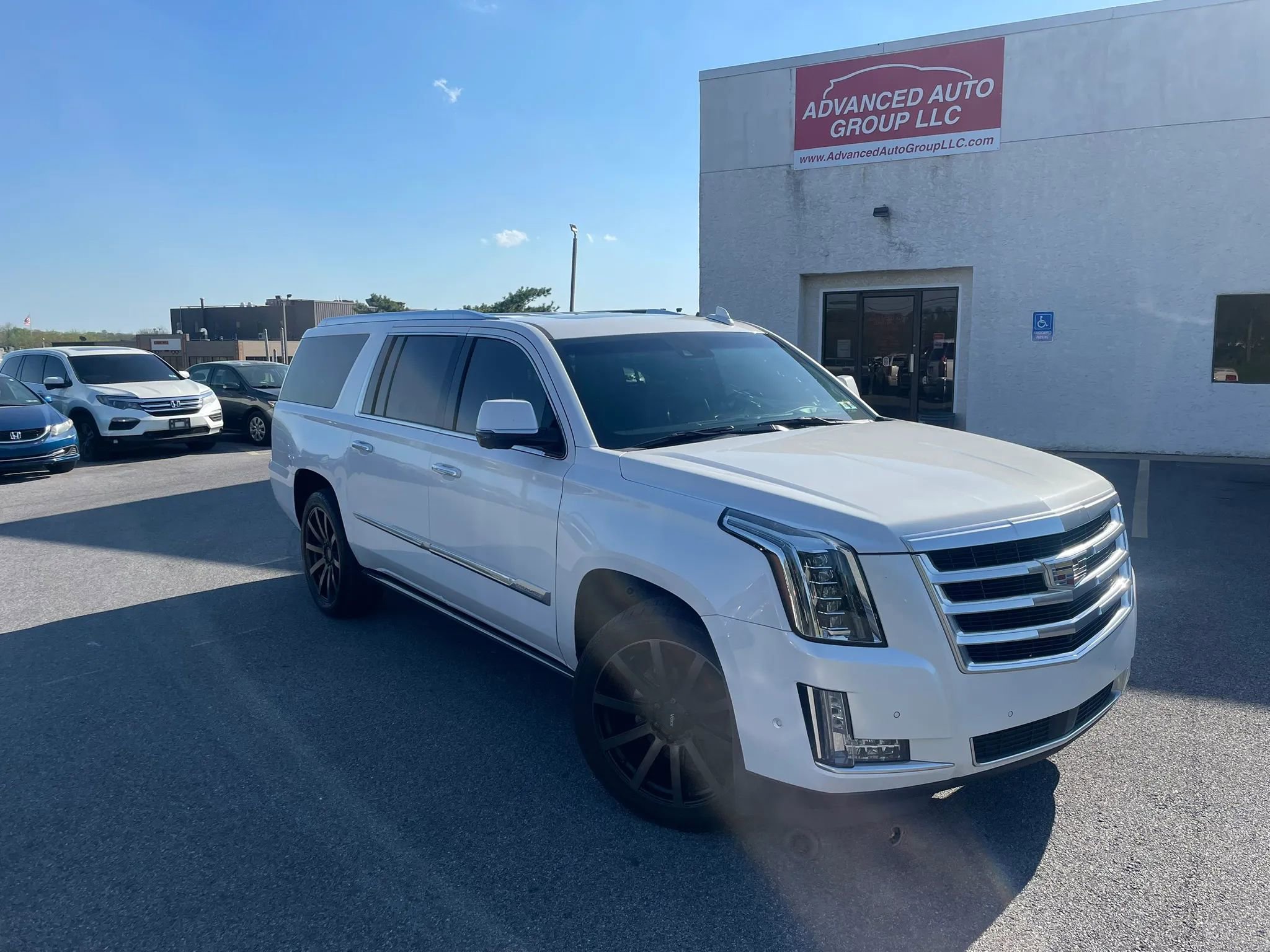 Used 2018 Cadillac Escalade ESV Premium Luxury AWD/4WD image 2