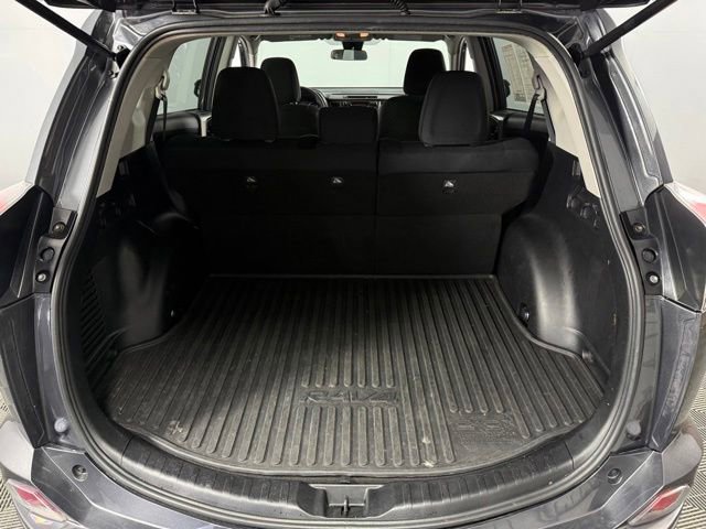 Used 2018 Toyota RAV4 LE FWD image 24