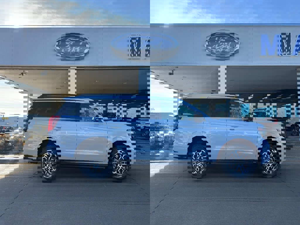 New 2026 Ford Expedition Active image 7