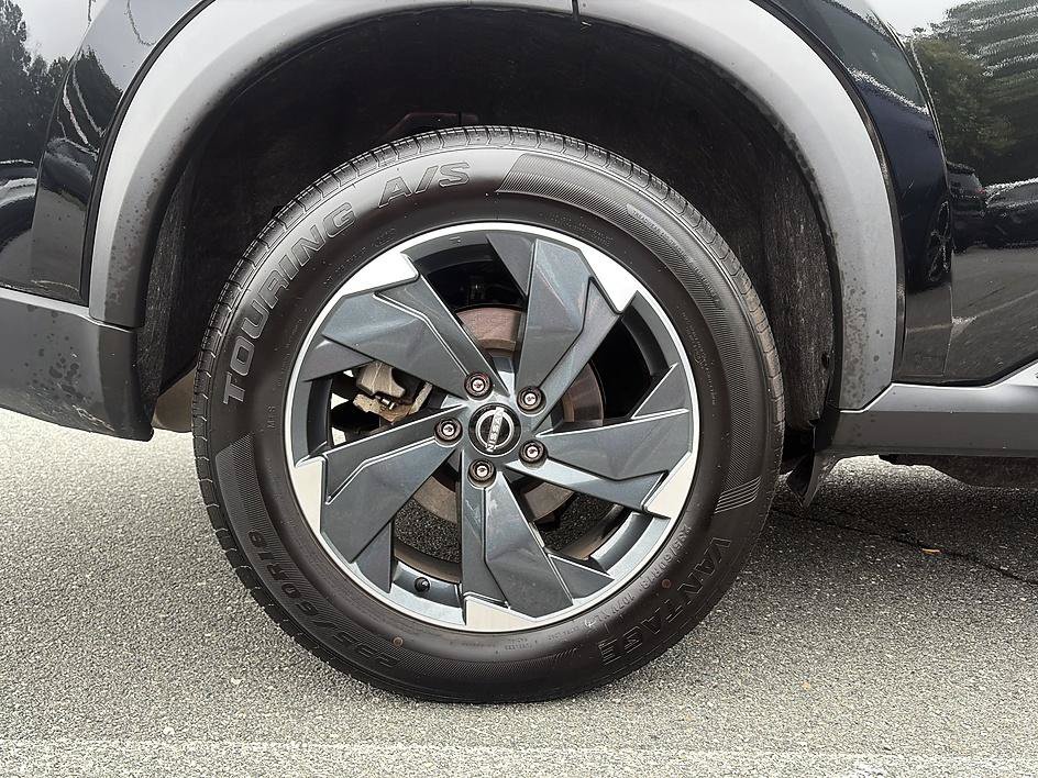 Certified 2025 Nissan Rogue SV AWD/4WD image 11