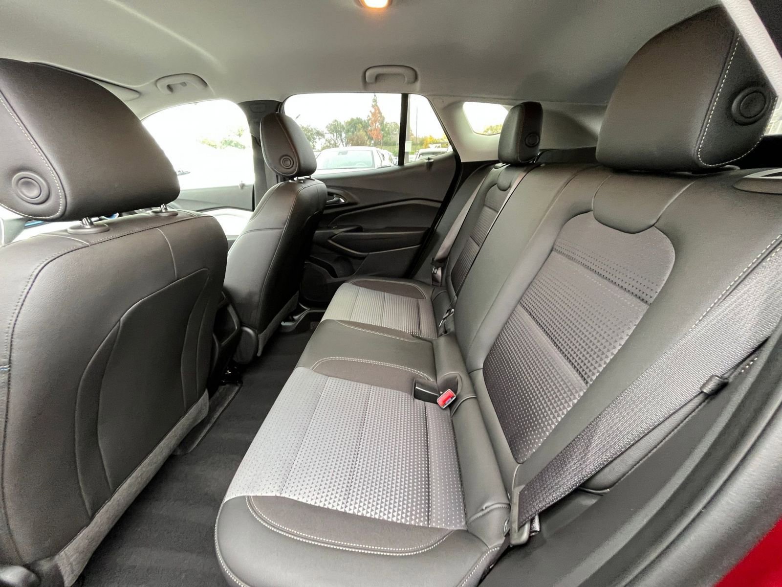 Used 2025 Chevrolet Trax LT w/ LT Convenience Package image 20