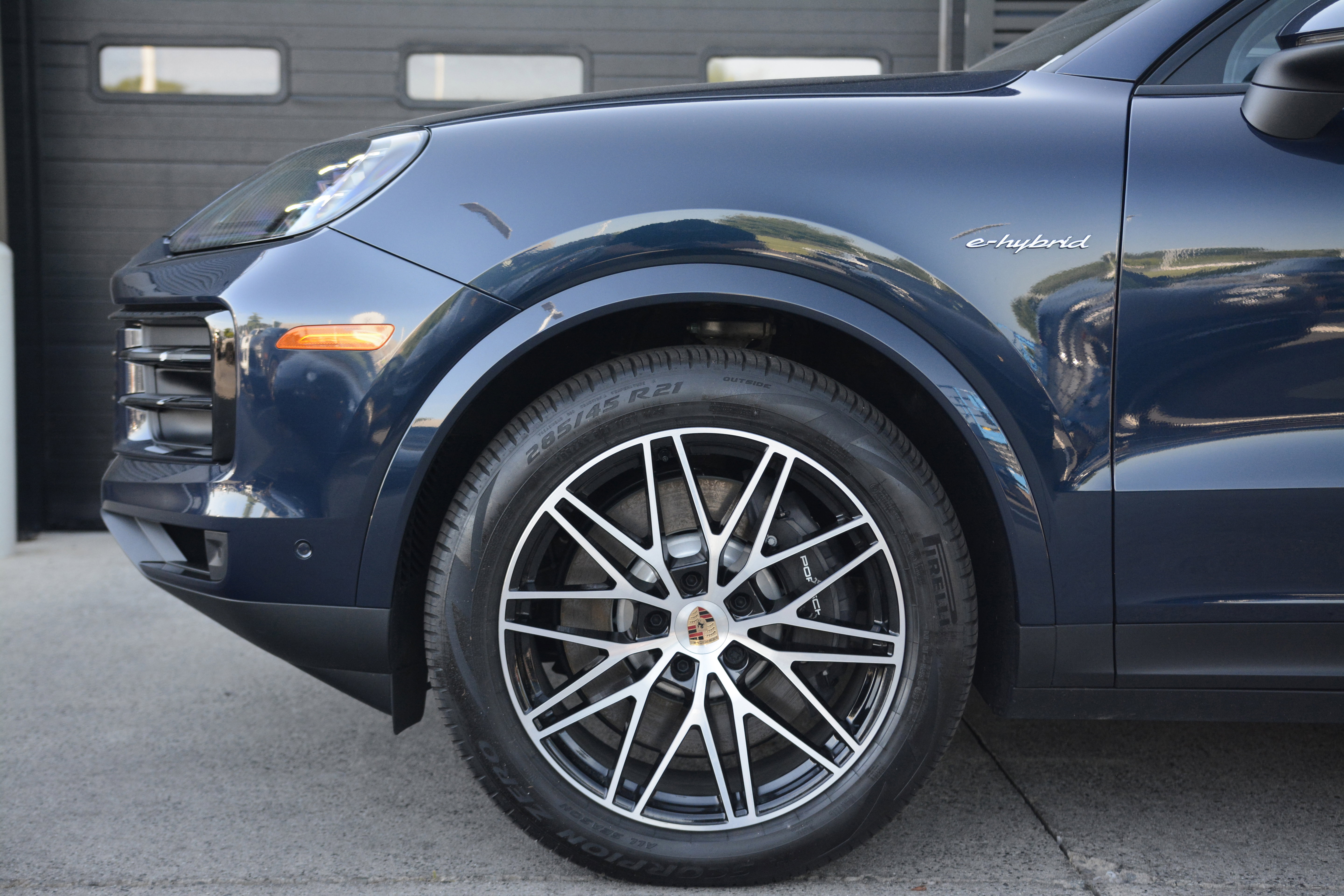 Certified 2025 Porsche Cayenne E-Hybrid Coupe AWD/4WD image 37