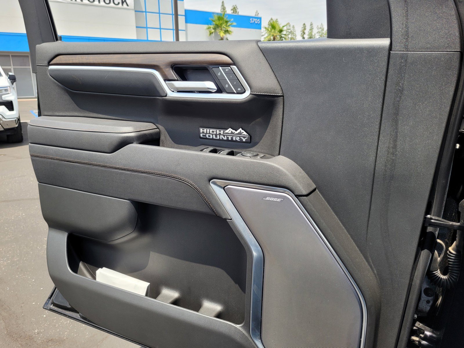 Used 2025 Chevrolet Silverado 1500 High Country w/ Midnight Edition AWD/4WD image 25